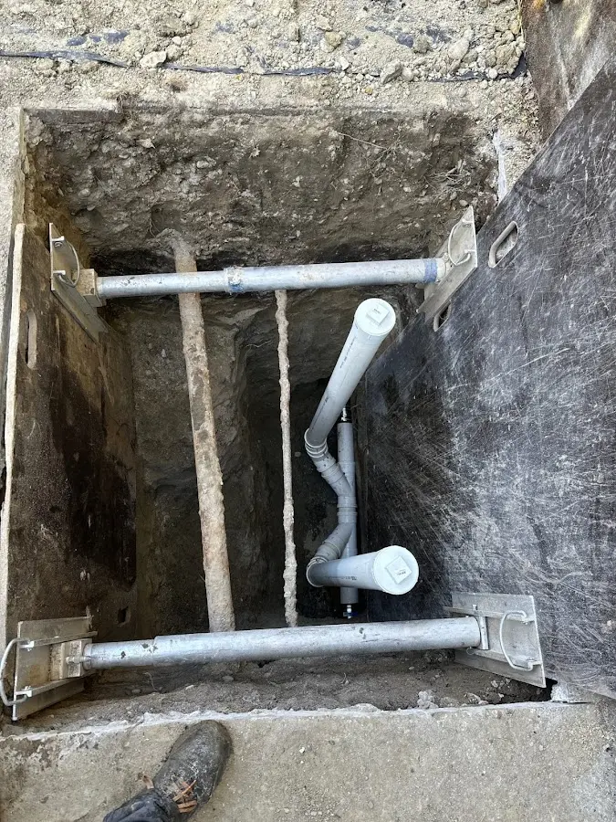 Experienced plumber completing Drain Cleaning work in Rio Rico